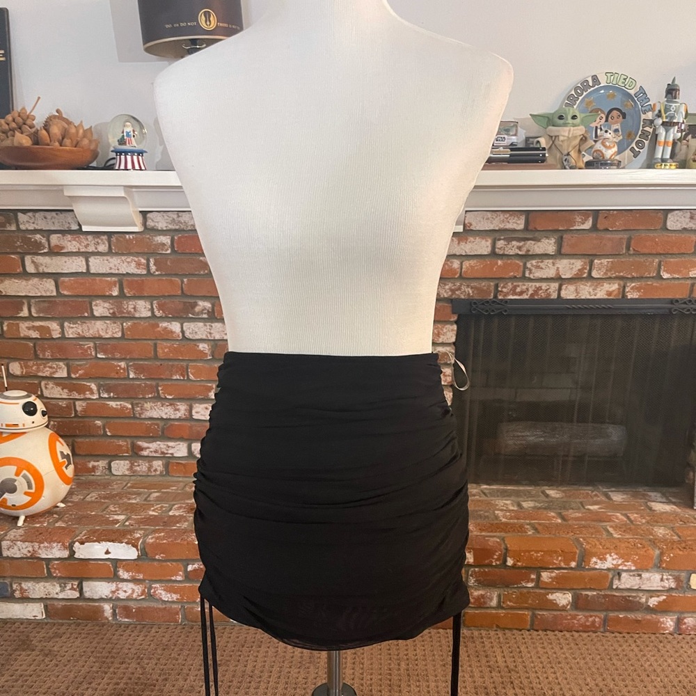 Fashion nova black mini skirt